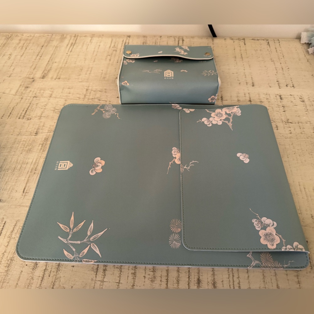 3/$30 Floral Tablet Sleeve plus accessory holder new
